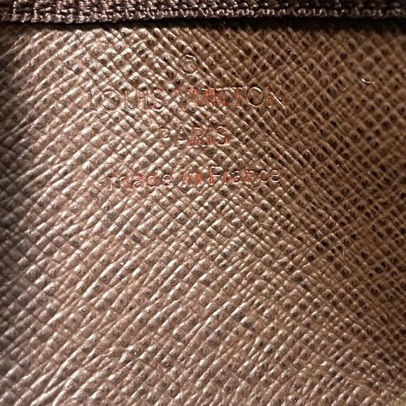 LOUIS VUITTON Damier Ebene Key Pouch - Picture 4 of 12